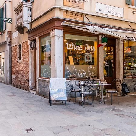 Doge'S Pantheon & St.Mark School In Hidden Venedig Exteriör bild
