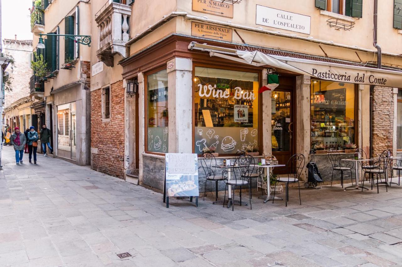 Doge'S Pantheon & St.Mark School In Hidden Venedig Exteriör bild