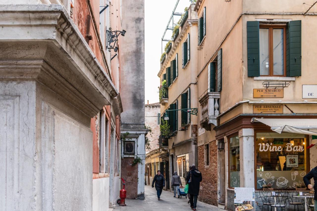 Doge'S Pantheon & St.Mark School In Hidden Venedig Exteriör bild