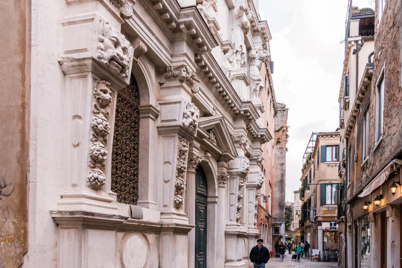 Doge'S Pantheon & St.Mark School In Hidden Venedig Exteriör bild