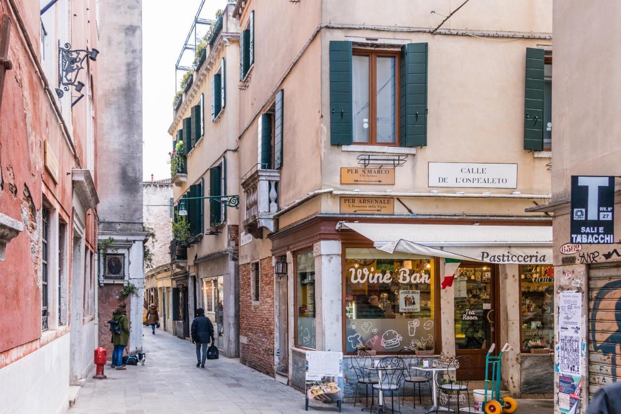 Doge'S Pantheon & St.Mark School In Hidden Venedig Exteriör bild