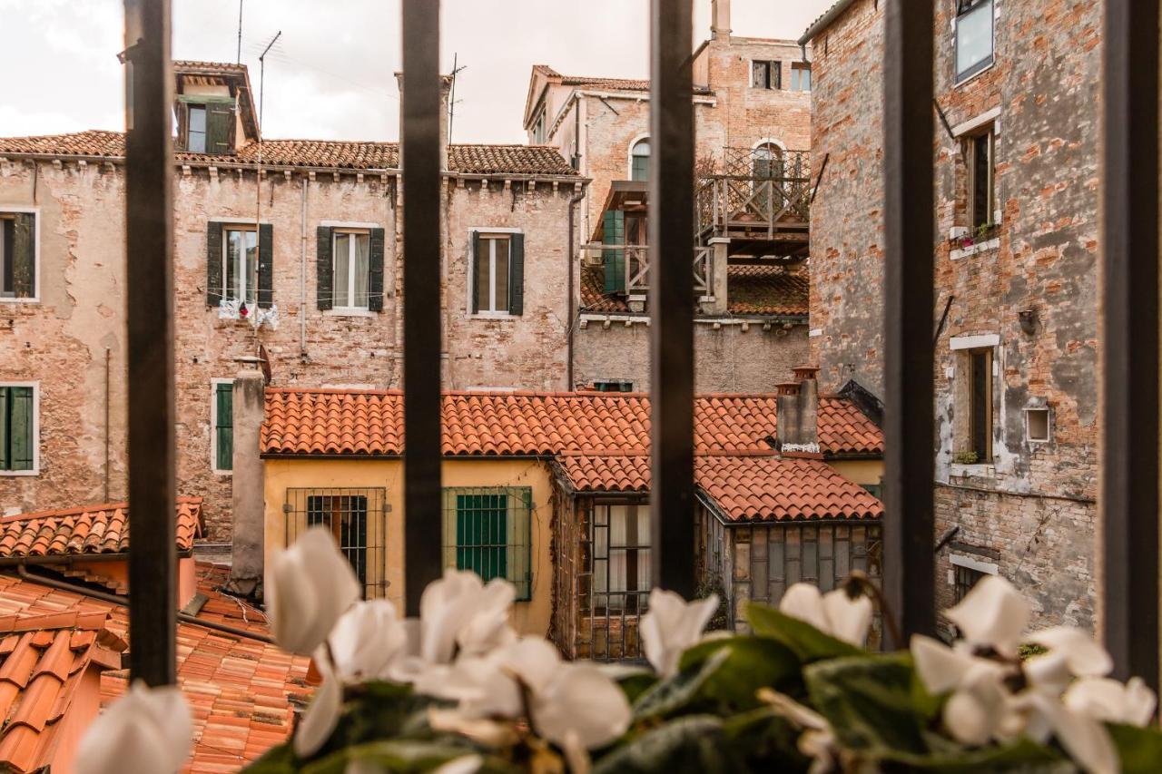 Doge'S Pantheon & St.Mark School In Hidden Venedig Exteriör bild